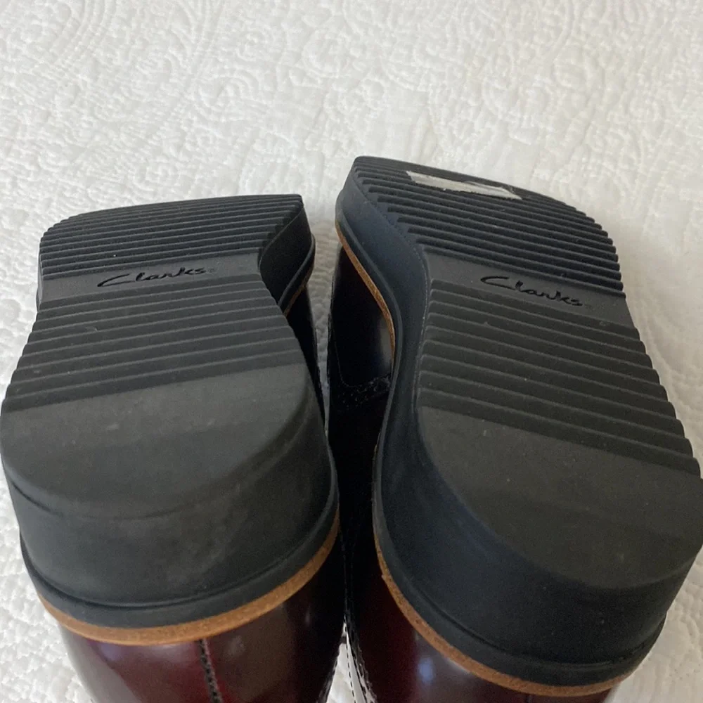 Ladies’ Oxfords by Clarks - Picture 10 of 14